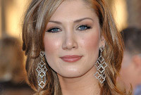 Delta-goodrem-what-hair-works-better-side